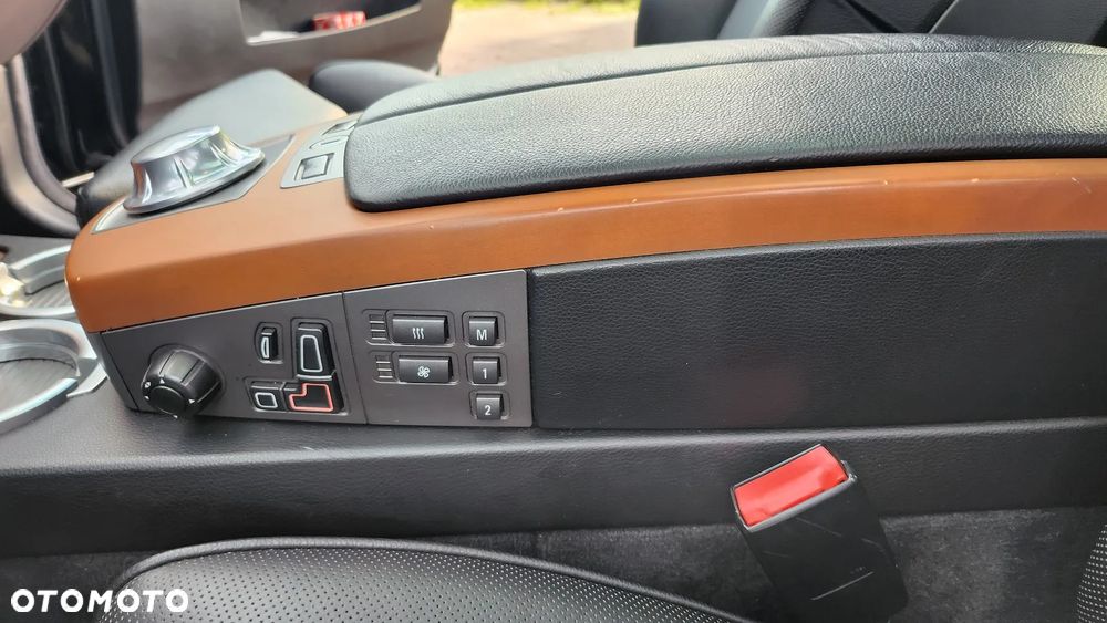 BMW Seria 7 740d - 24