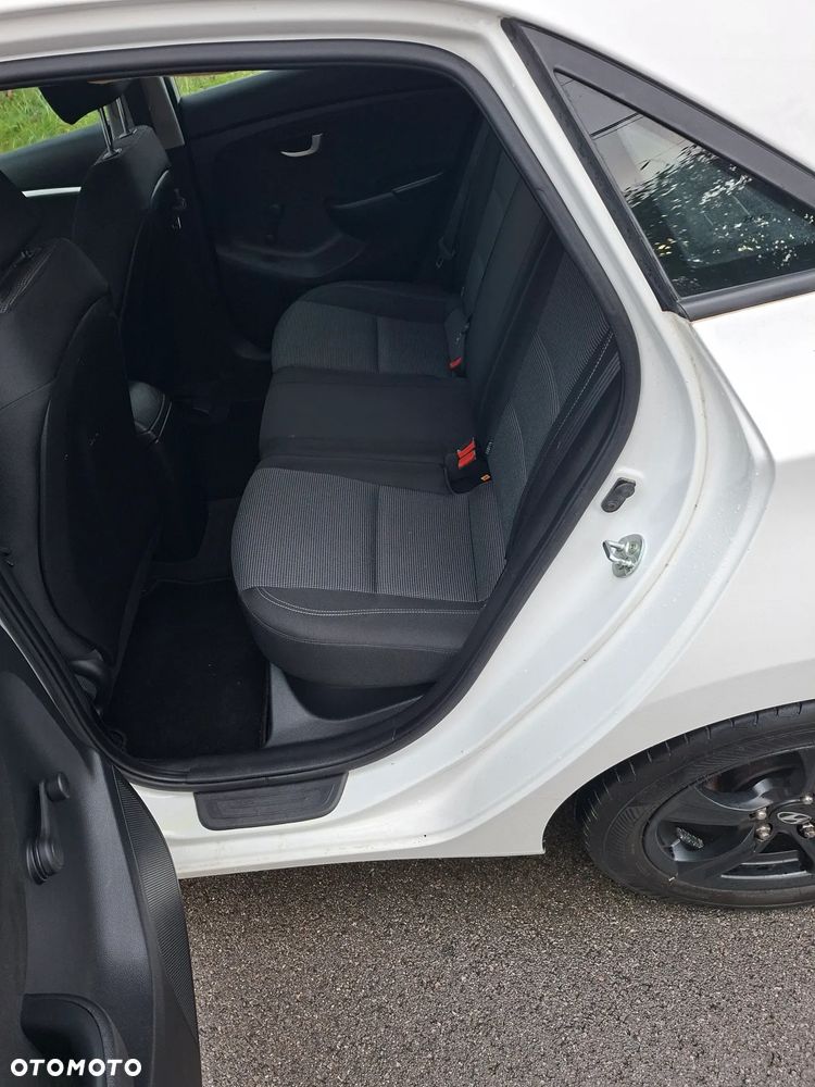 Hyundai i30 1.4 Intro Edition - 16