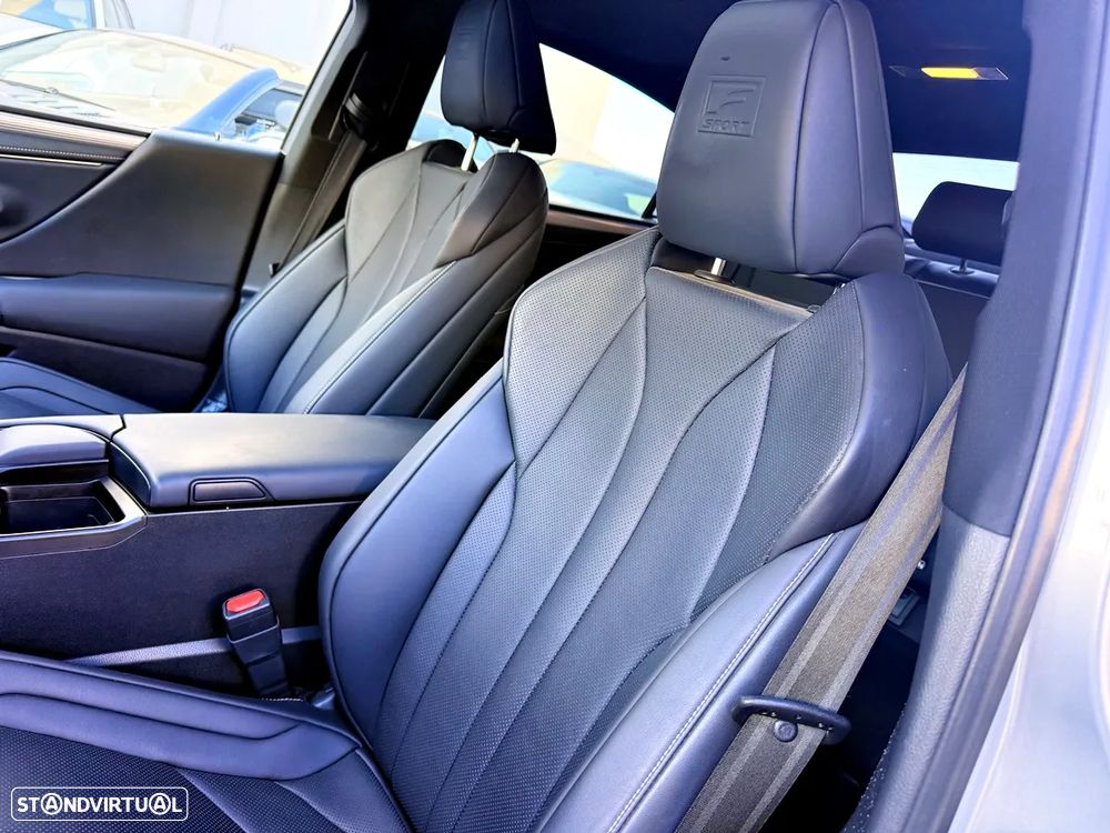 Lexus ES 300h - 24