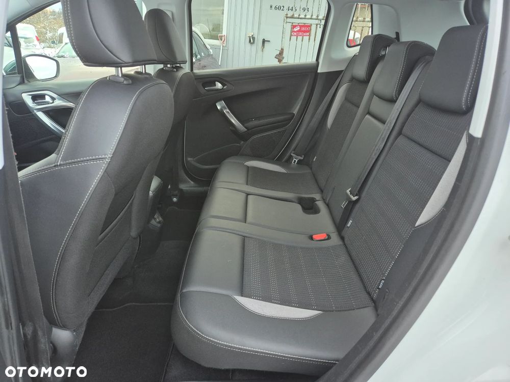 Peugeot 2008 1.6 BlueHDi Allure S&S - 24