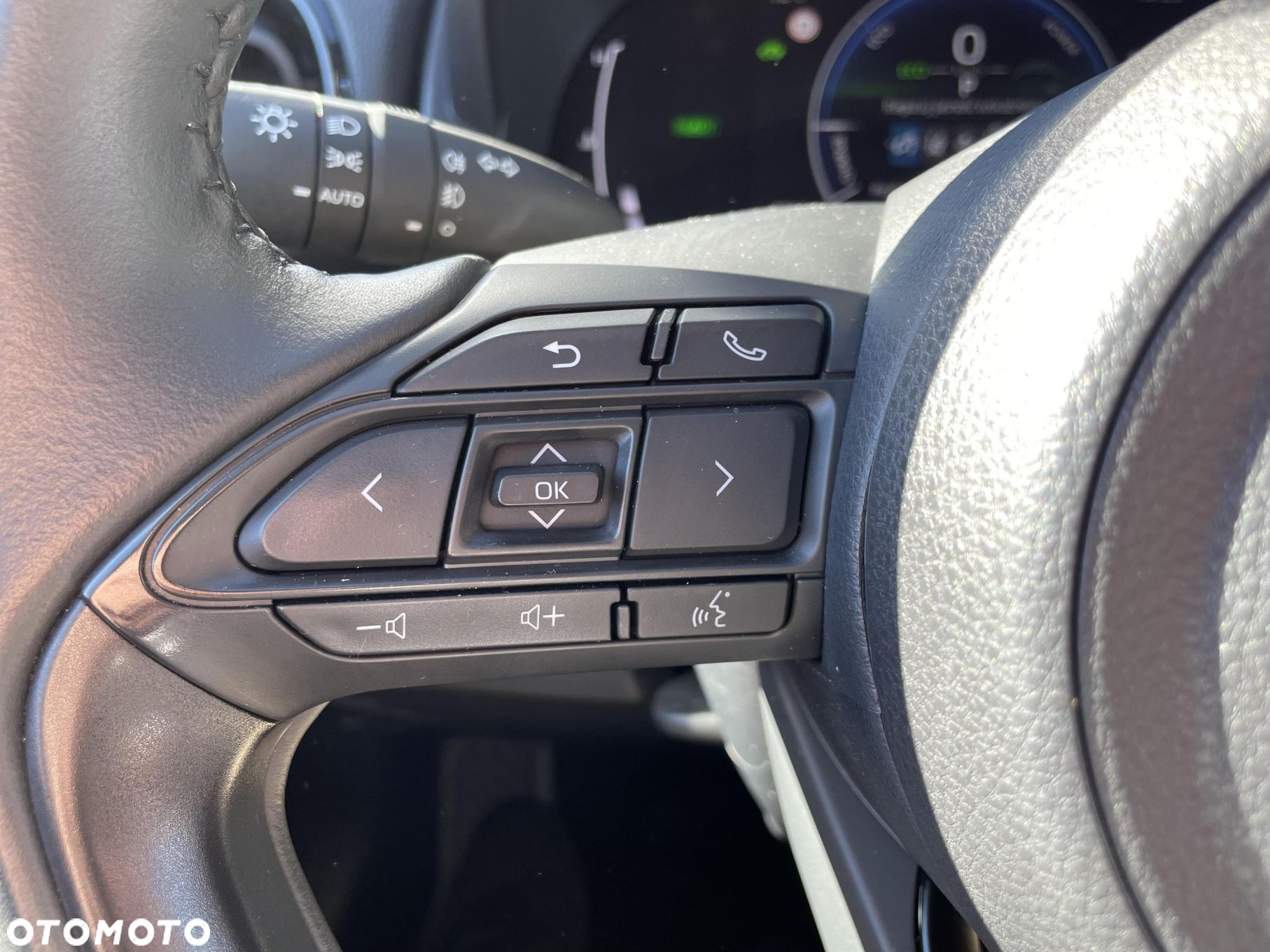 Toyota Yaris Hybrid 1.5 Style - 27
