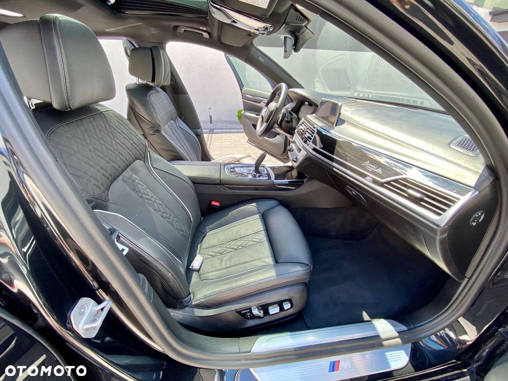 BMW Seria 7 745e sport - 24