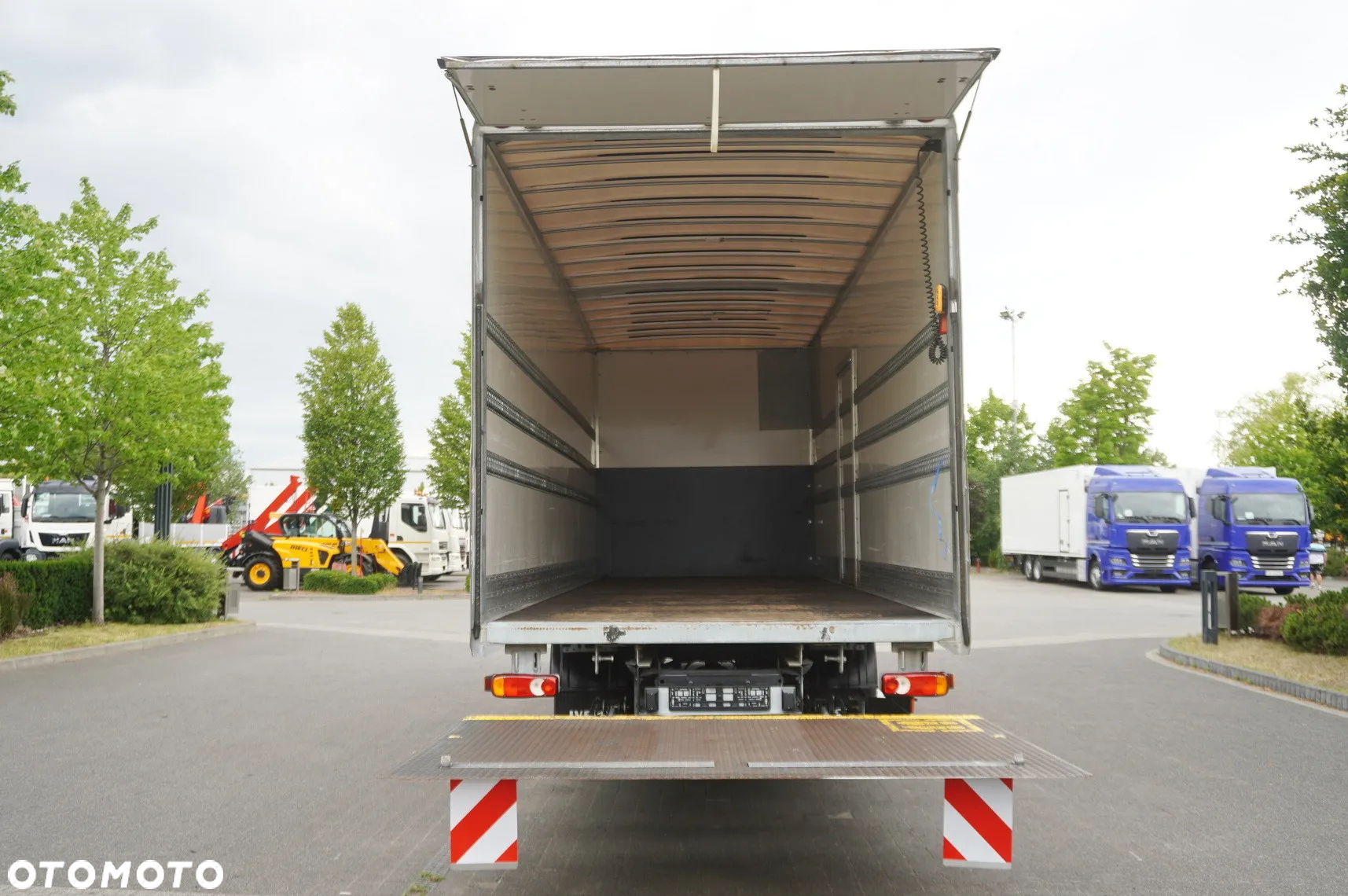 Iveco urocargo 12.210 / Kontener 18 EPAL / 130 tys. km! / Winda Dhollandia 1500 kg - 5