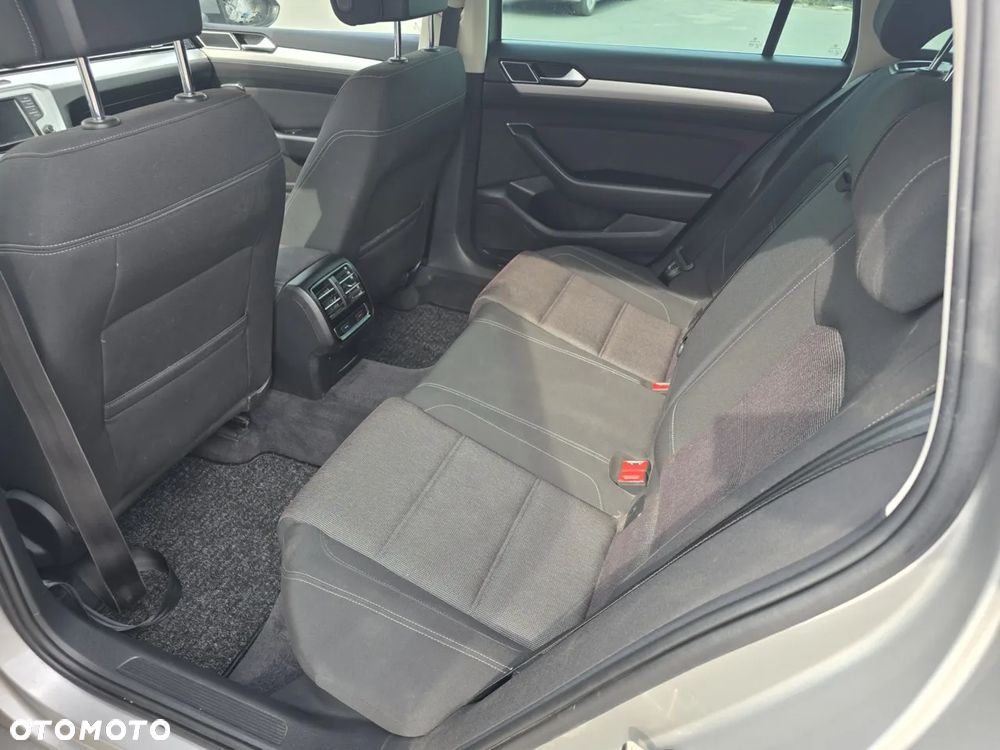 Volkswagen Passat 1.6 TDI (BlueMotion Technology) Comfortline - 19