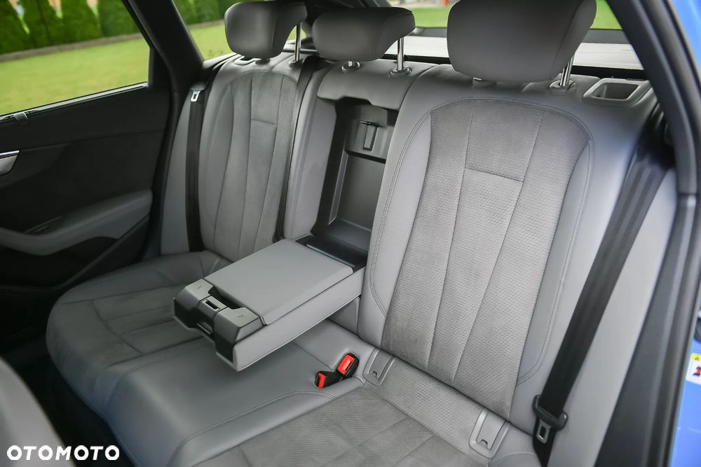 Audi A4 Avant 40 g-tron S tronic S line - 31