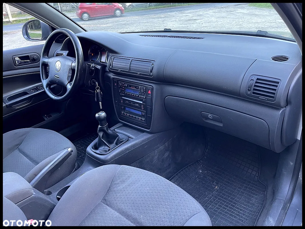 Volkswagen Passat 1.9 TDI Highline - 27
