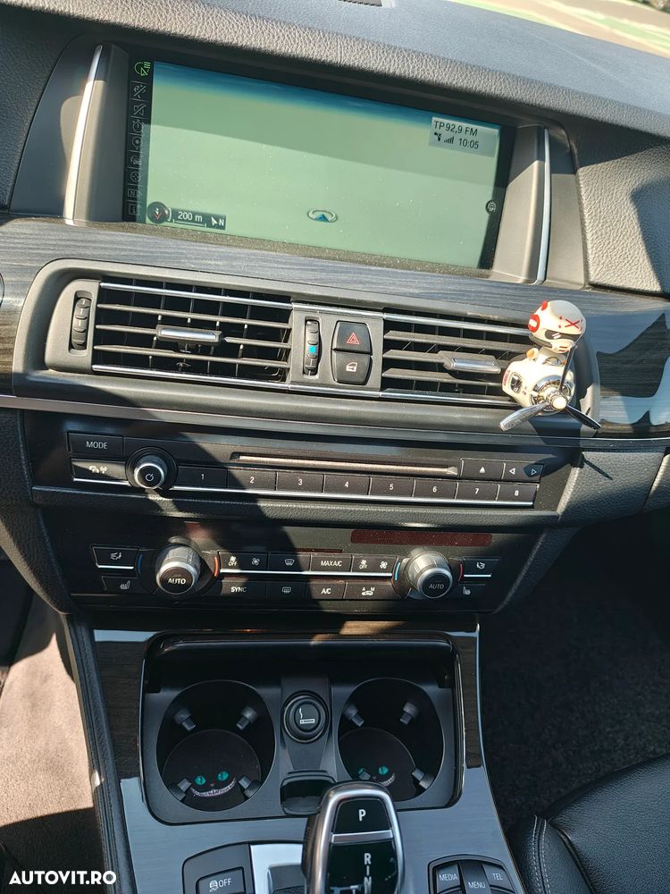 BMW Seria 5 525d xDrive AT - 30
