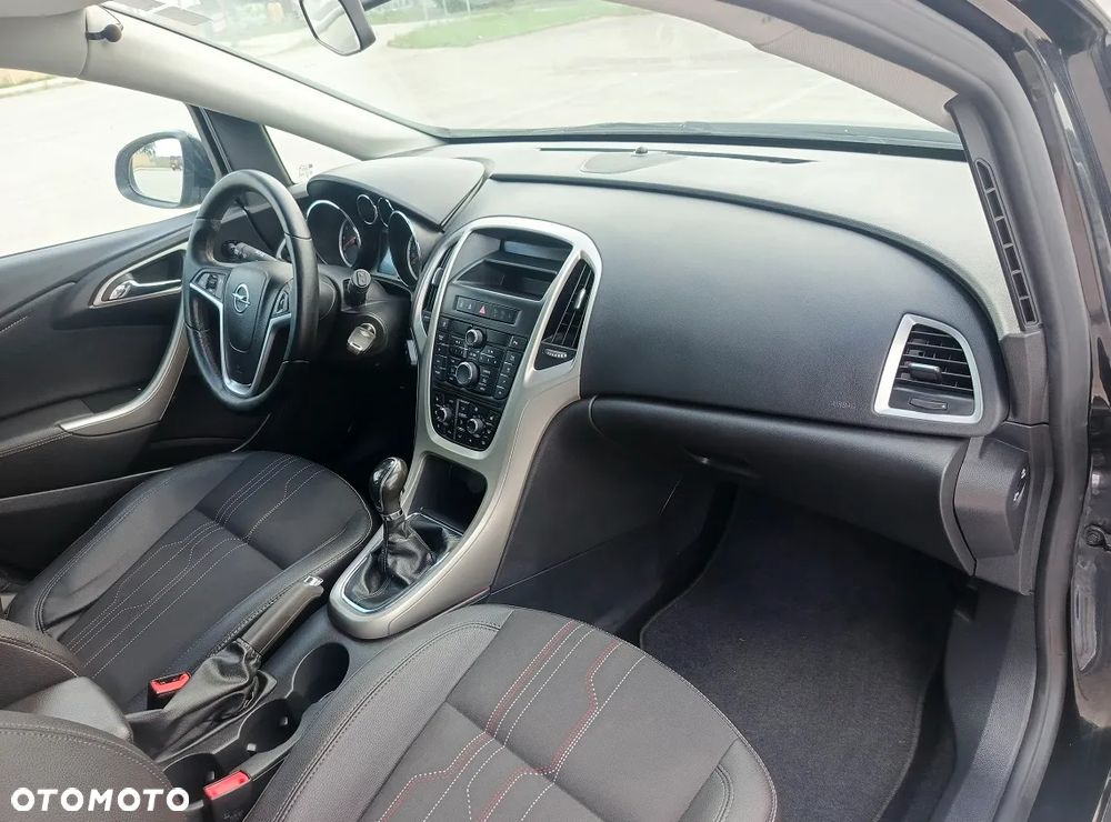 Opel Astra 1.4 Turbo 150 Jahre - 16