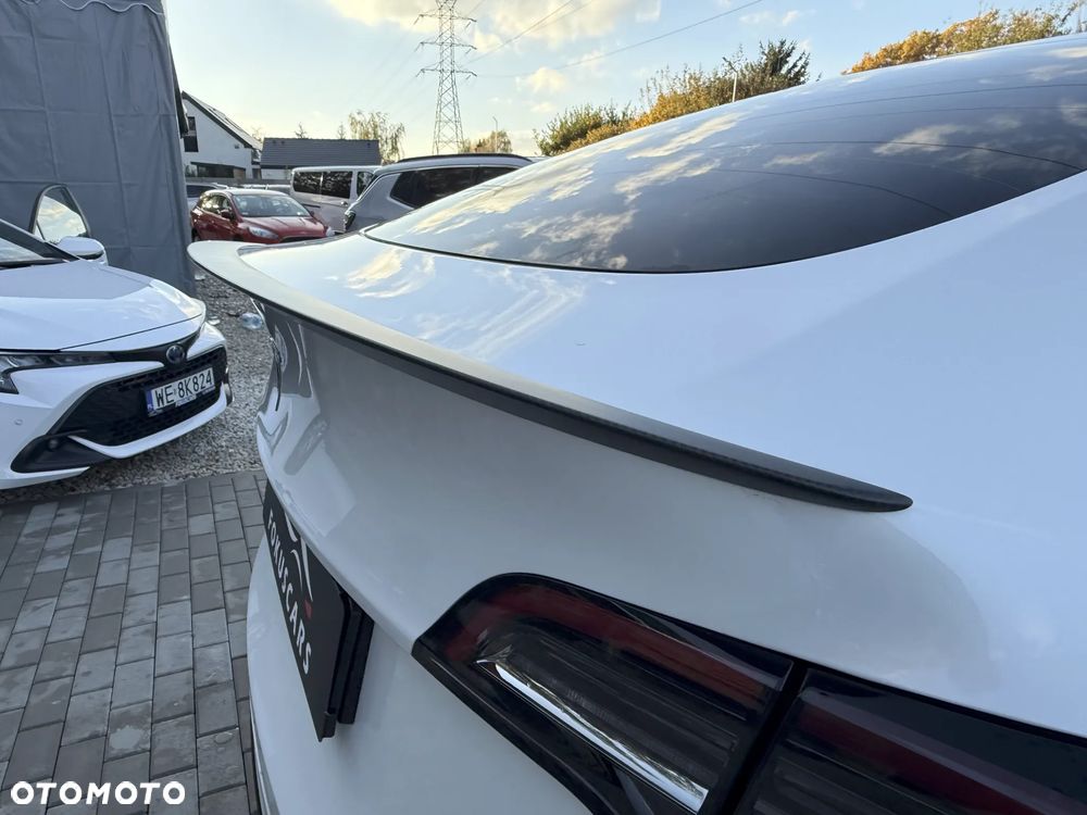 Tesla Model Y Performance AWD - 12