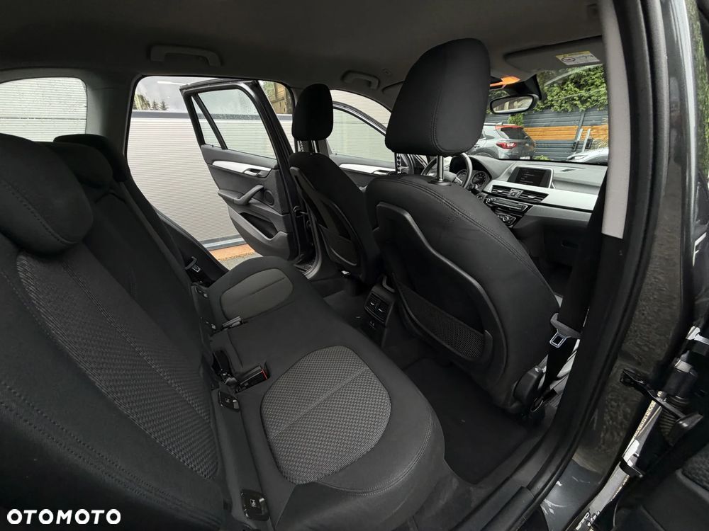 BMW X1 sDrive20i Advantage - 17