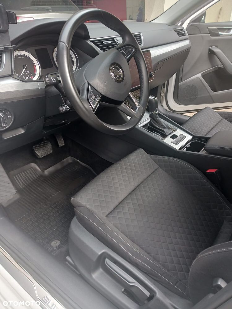 Skoda Superb 2.0 TDI Sportline DSG - 17