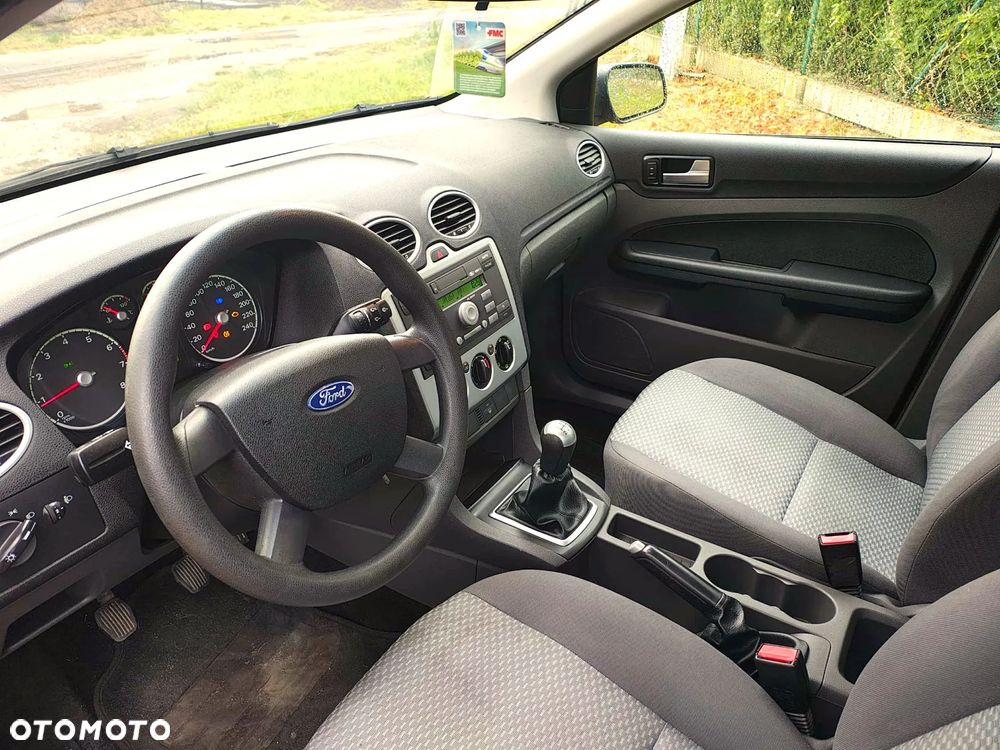 Ford Focus 1.6 16V Connection - 32