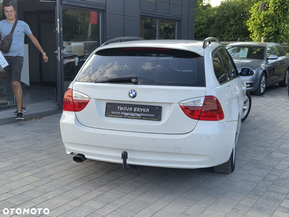 BMW Seria 3 320i - 5
