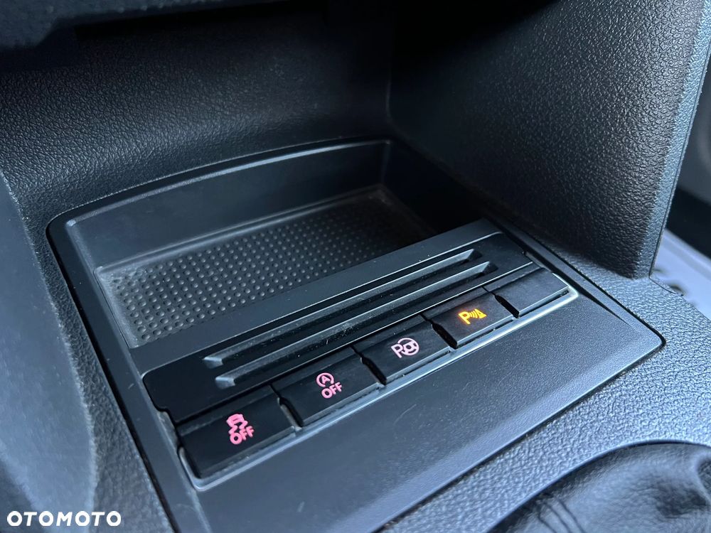 Volkswagen Touran 1.6 TDI DPF BlueMotion Technology Comfortline - 24