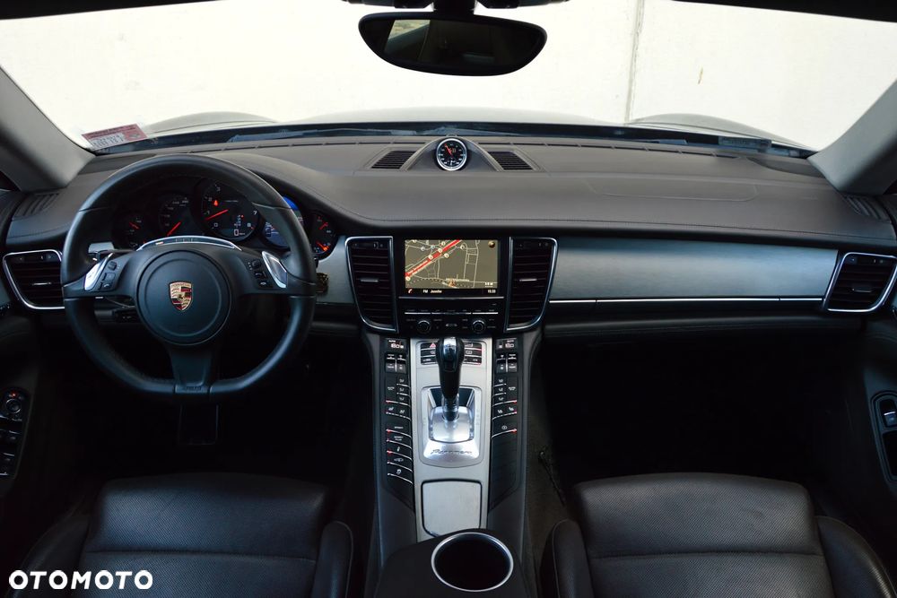 Porsche Panamera 4 - 3