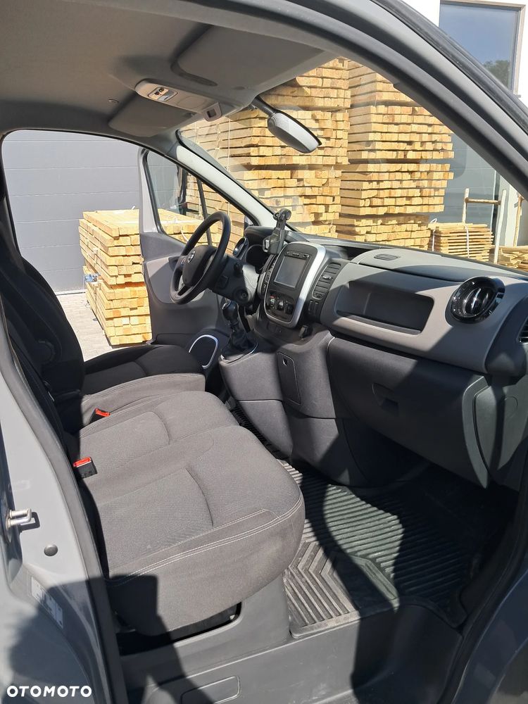 Nissan NV300 - 11