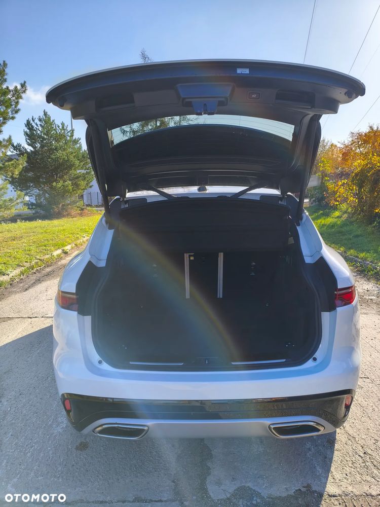 Jaguar F-Pace - 31