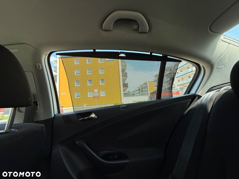 Volkswagen Passat 2.0 TDI Comfortline - 23