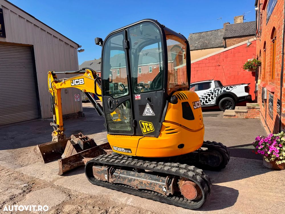 JCB 8025 - 4