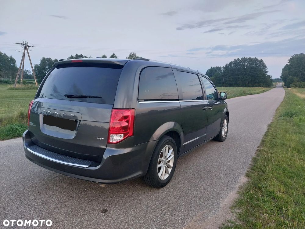 Dodge Grand Caravan - 5