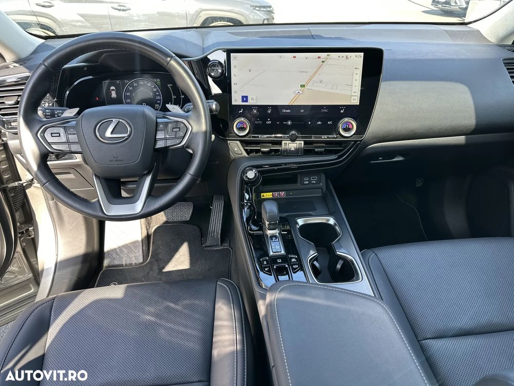 Lexus Seria NX 450h+ E-FOUR - 10