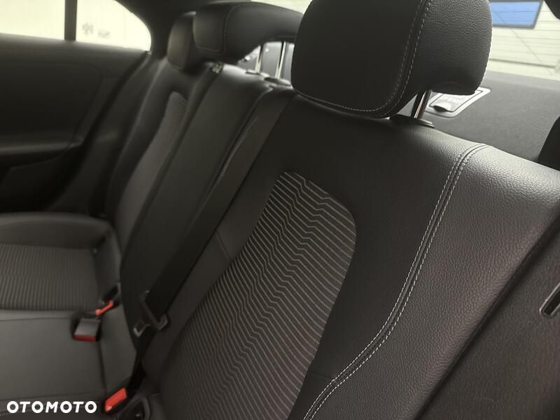 Mercedes-Benz CLA 200 7G-DCT - 20