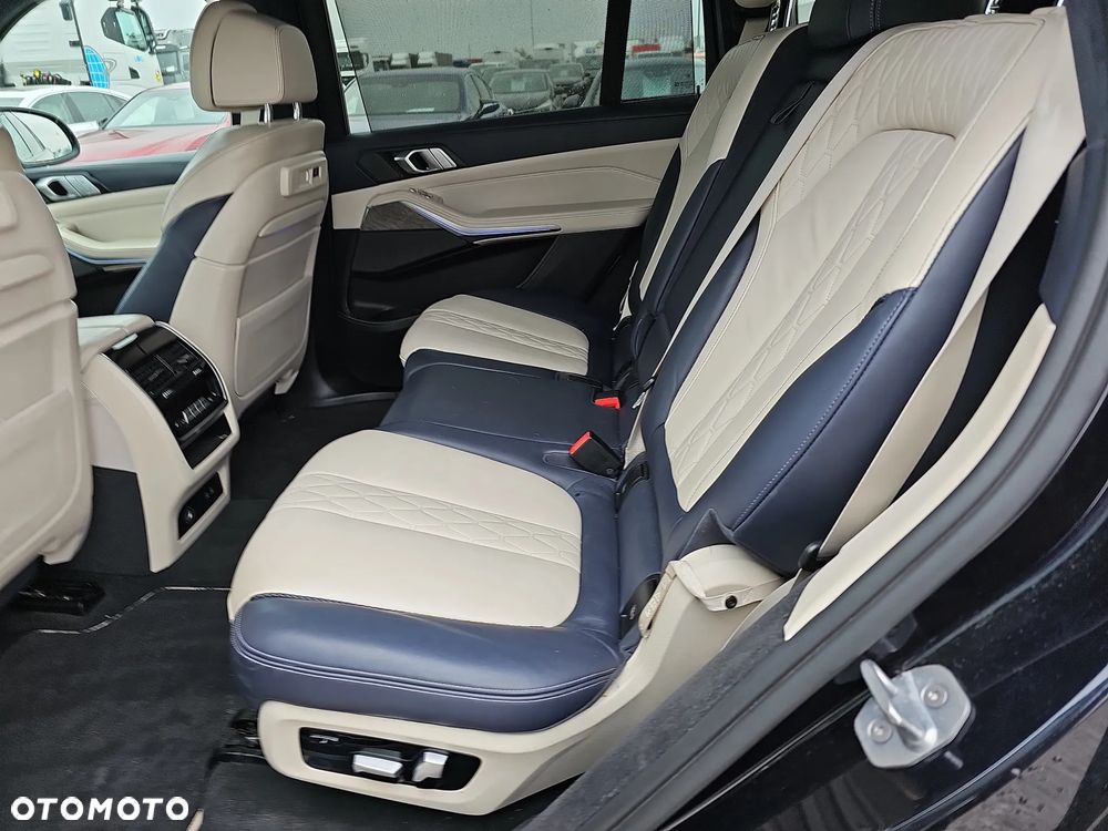 BMW X7 - 12