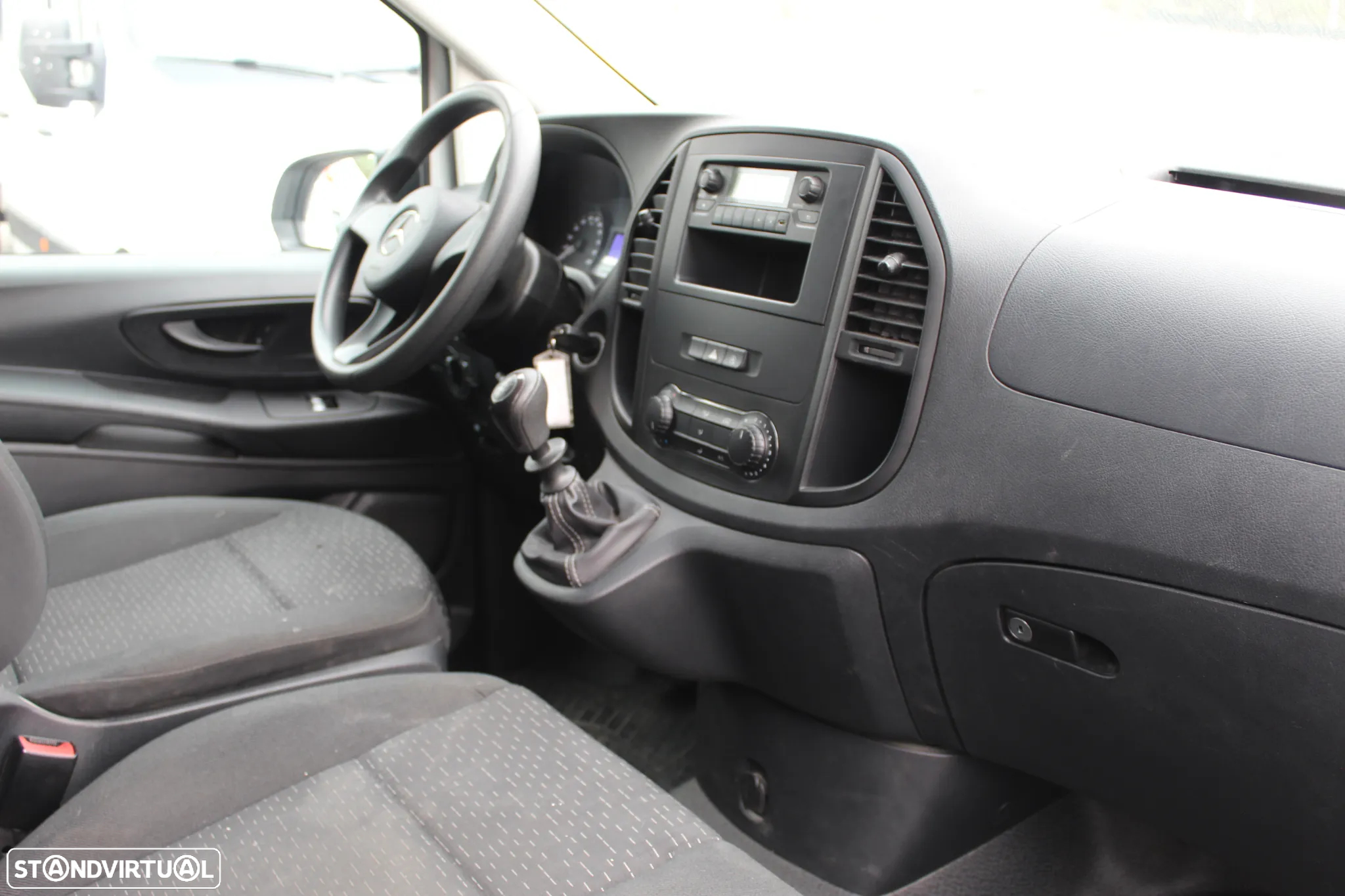 Mercedes-Benz Vito 110 CDi // 6 Lugares - 10