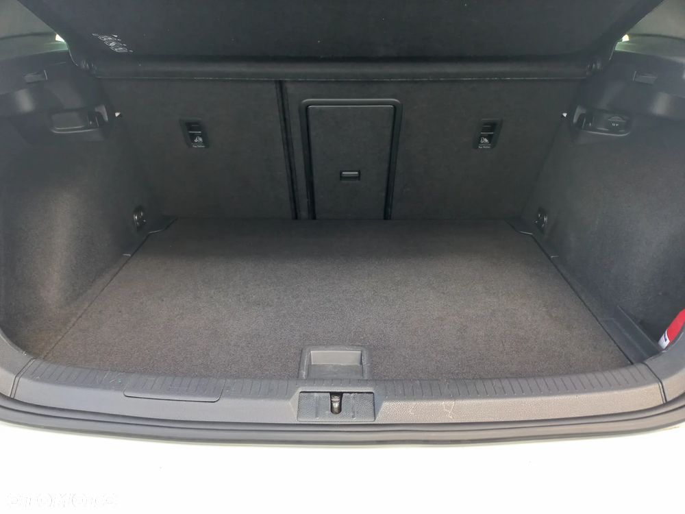 Volkswagen Golf - 38