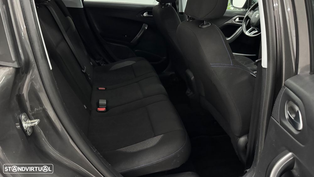 Peugeot 2008 1.2 PureTech Style - 30