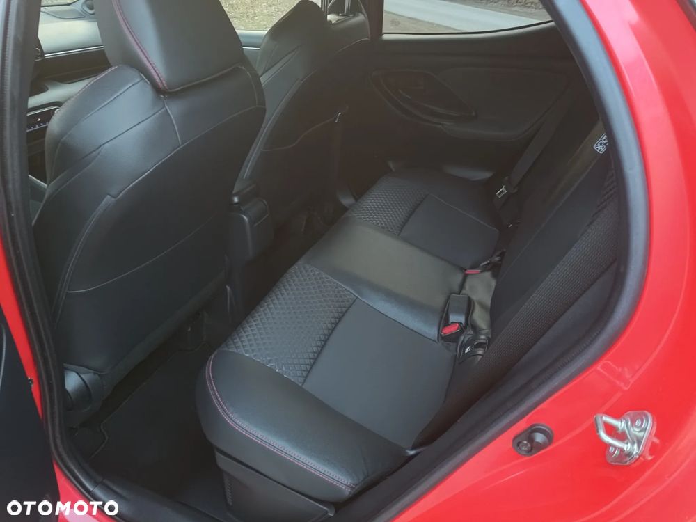 Toyota Yaris Hybrid 100 Premium - 28