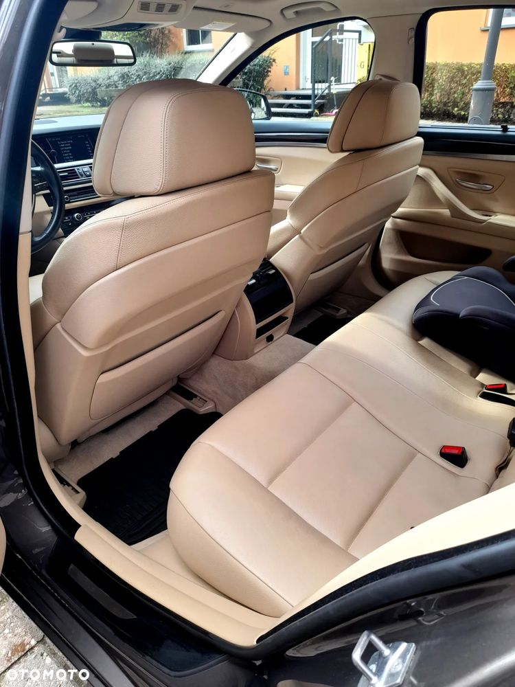 BMW Seria 5 528i xDrive - 8