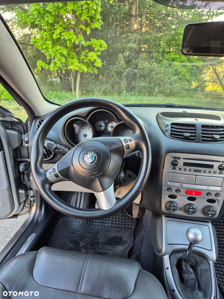 Alfa Romeo GT 2.0 JTS Distinctive - 6