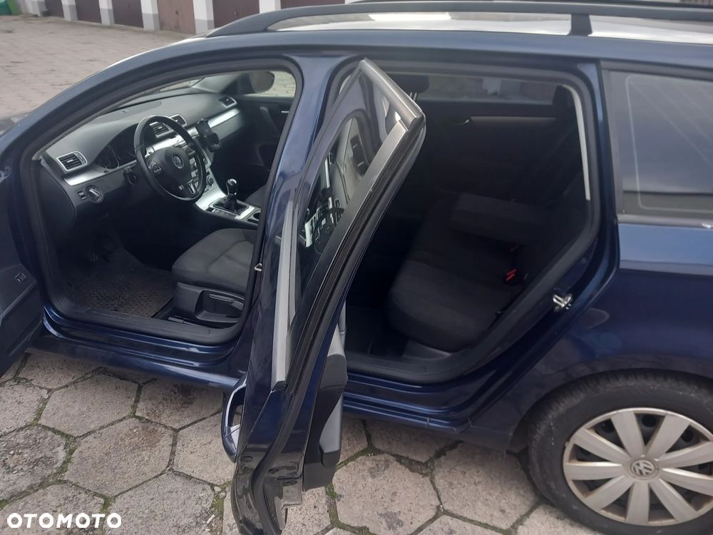Volkswagen Passat Variant 2.0 Blue TDI SCR Comfortline - 16