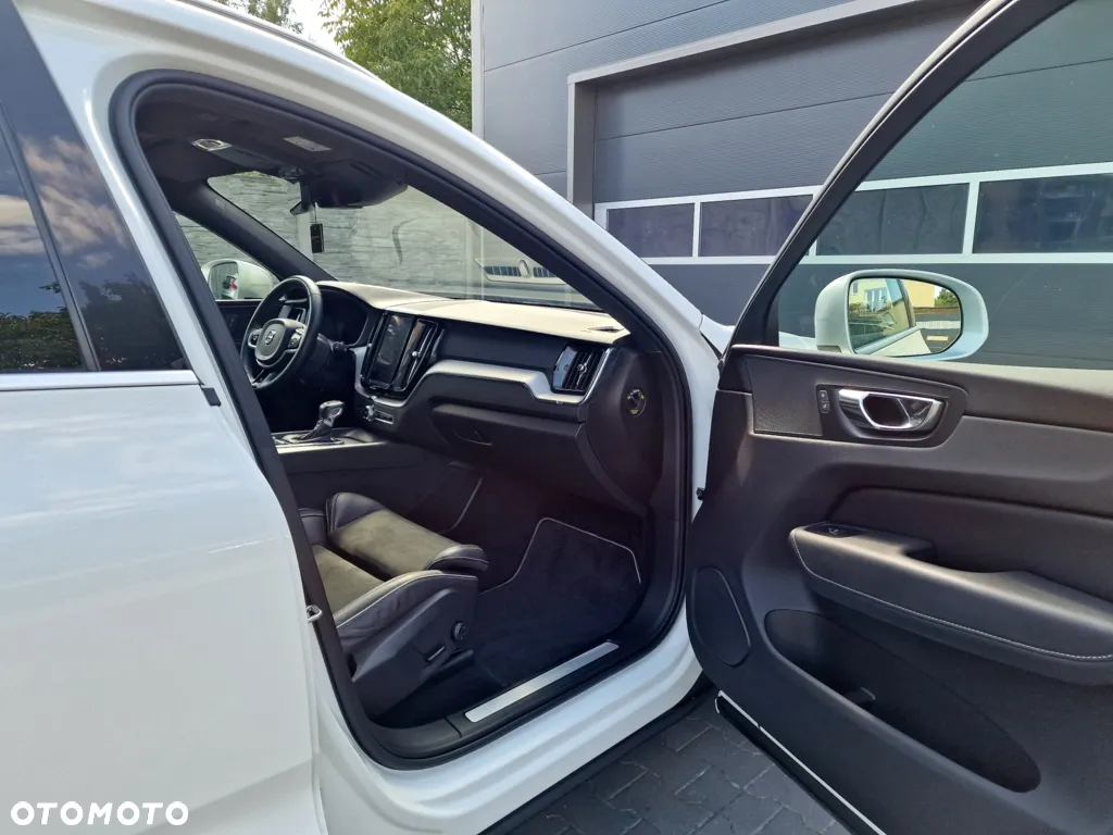 Volvo XC 60 D4 R-Design - 23