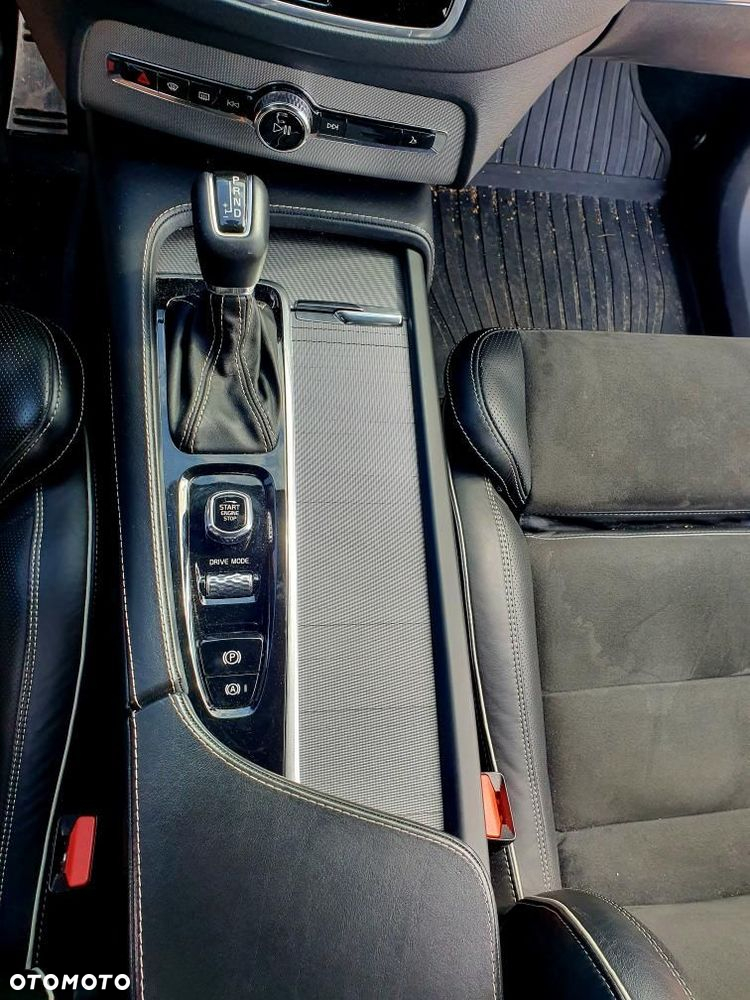 Volvo XC 90 T5 AWD R-Design 7os - 29