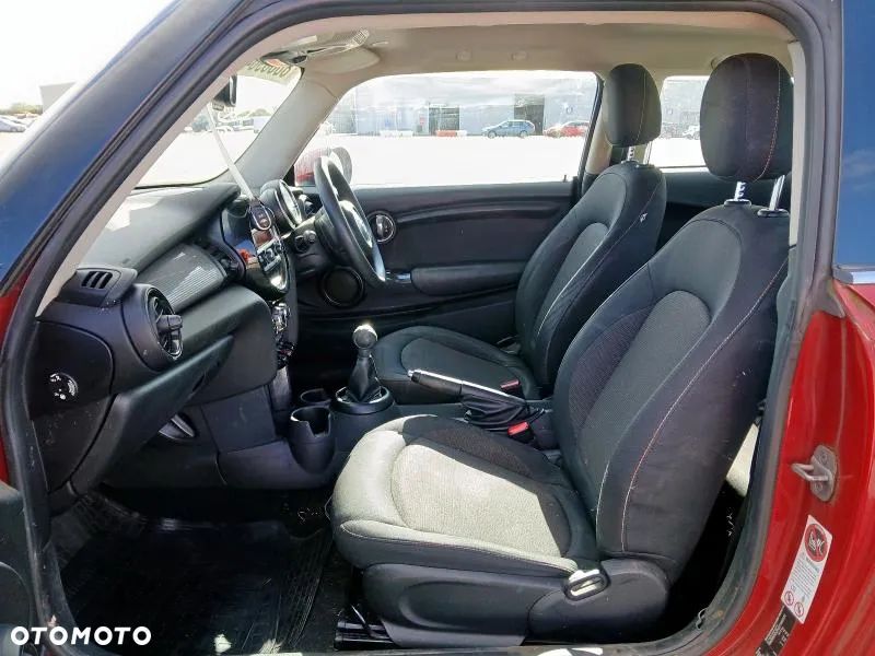 Mini cooper F56 F55 Maska Zderzak Drzwi Błotnik Klapa Ćwiartka Pas Przedni Wzmocnienie Czołowe Chłodnica Reflektor Lampa Mcpherson Półoś Zawieszenie Wahacz Belka tylna Skrzynia biegów Dwumas Sprzęgło B37C15A Silnik 1.5 d Łapa Silnika Poduszka Sterownik Silnika Zestaw Startowy Kluczyk Rurki Klimatyzacji Przewody Felgi 15 Szyba czołowa Sensor Zbiornik Paliwa Fotele Poduszka Powietrzna Airbag Kurtyna Pas Bezpieczeństwa Daszek Słonecznik Kierownica Półka Płyta Bagażnika  Listwa Dachowa Dach Przełączniki Manetki Przełącznik Zespolony Płyta Silnika Podłoga Listwa Progowa Nakładka Emblemat Znaczek           Tel 570 663 203 - 3