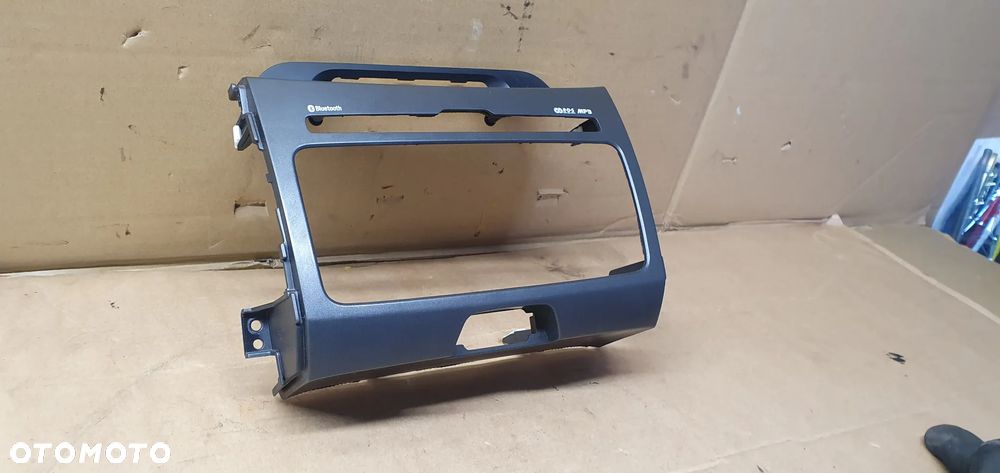 Ramka dekor radia konsoli Kia Sportage III U09781-3810 - 4