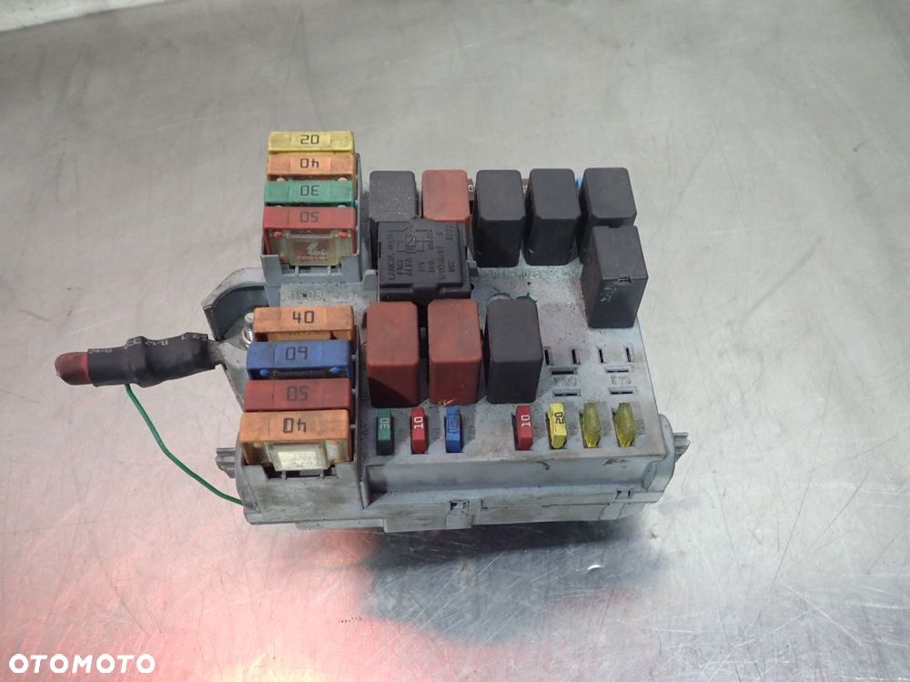 SKRZYNKA BEZPIECZNIKÓW FIAT BRAVO II 51832042 - 3