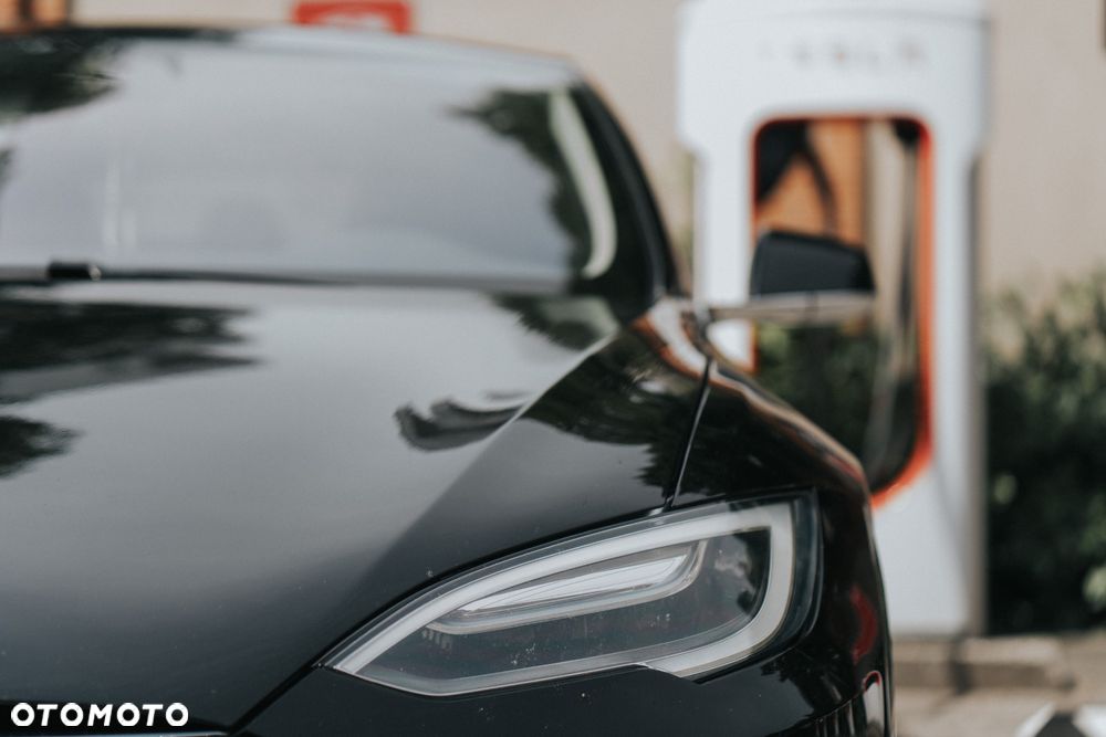 Tesla Model S - 12