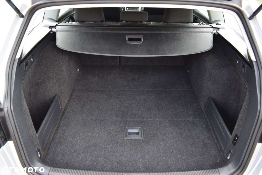 Volkswagen Passat - 11