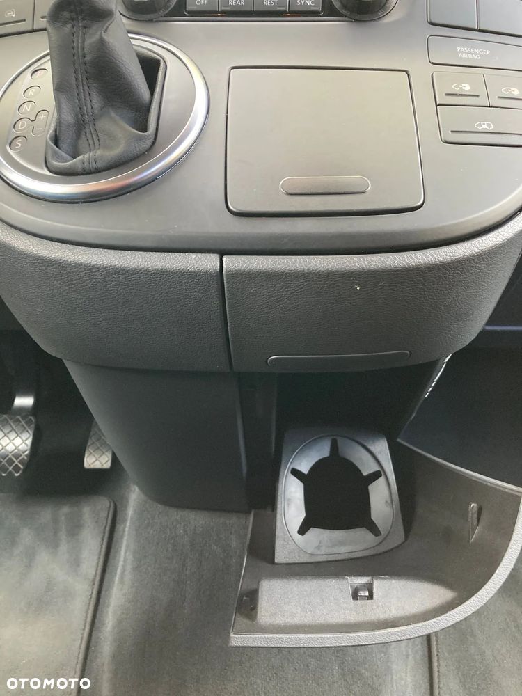 Volkswagen Multivan - 21