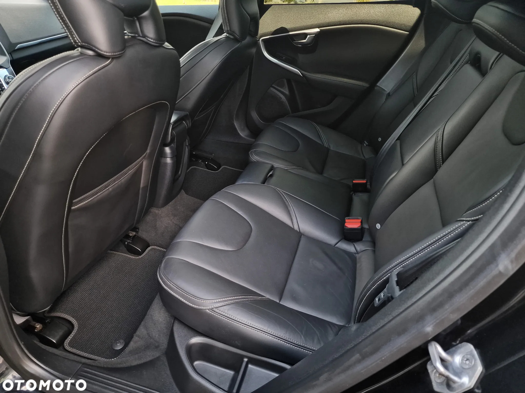 Volvo V40 D4 Drive-E R-Design Summum - 25