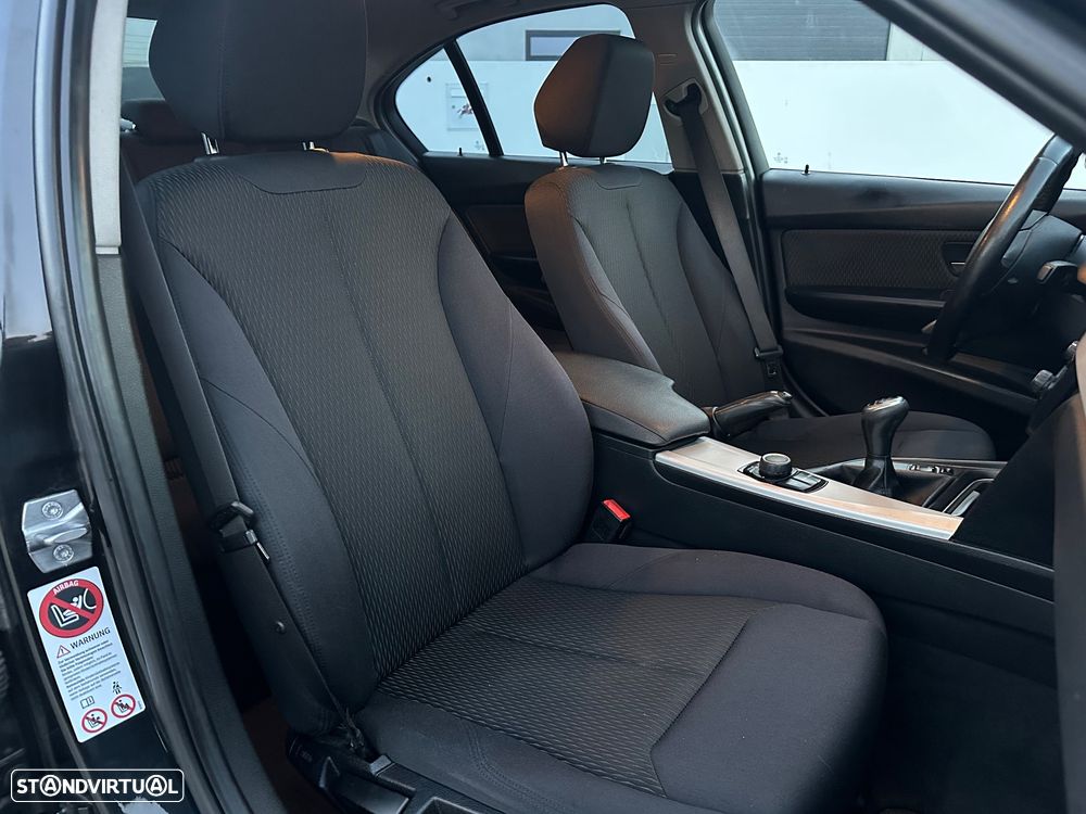 BMW 320 d Sport Line - 15