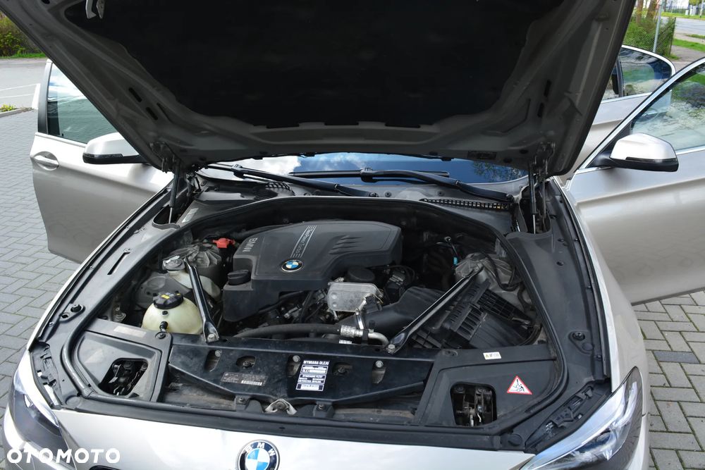 BMW Seria 5 528i xDrive Luxury Line - 23