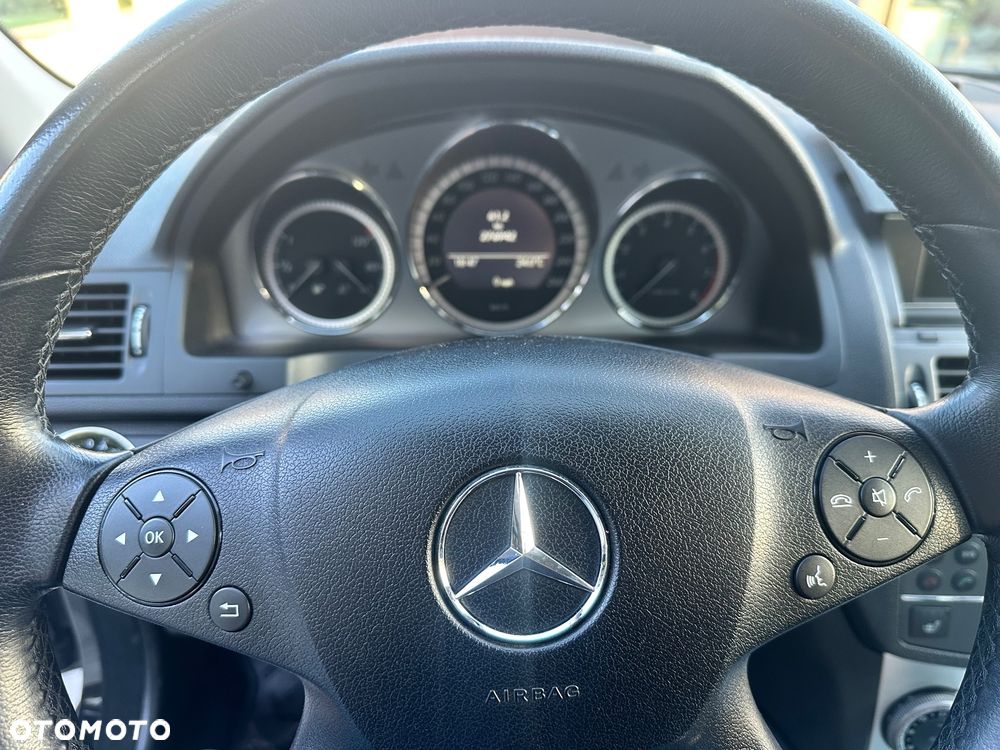 Mercedes-Benz Klasa C 180 K BlueEff Elegance - 13