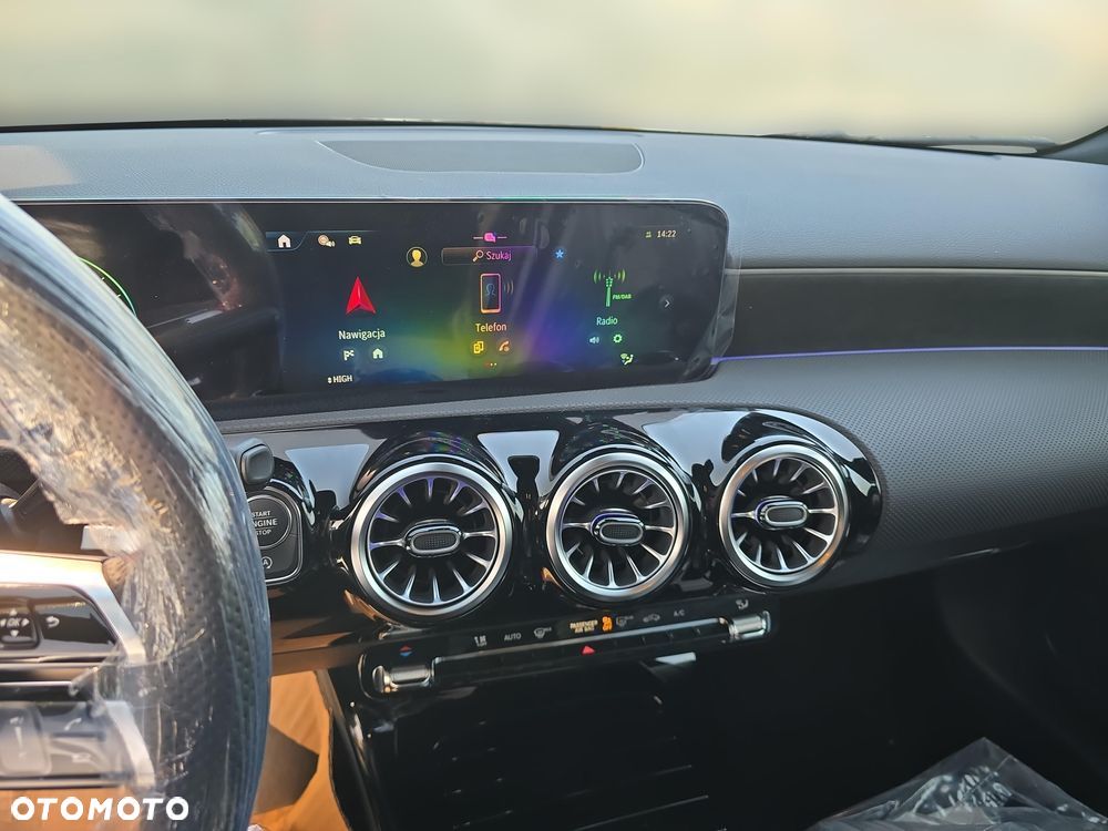 Mercedes-Benz Klasa A 200 7G-DCT AMG Line - 11