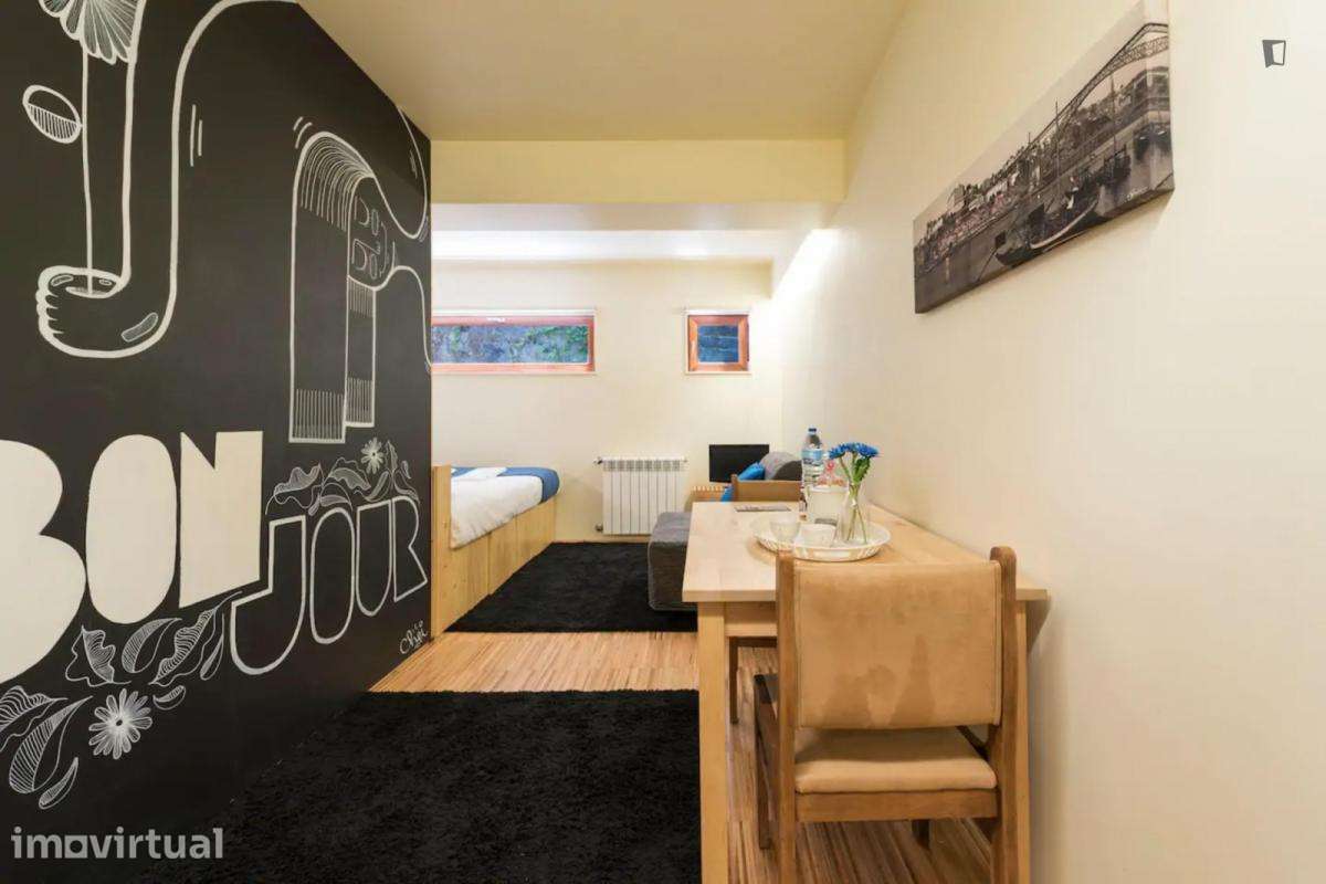 Quarto - localizado em Santo Ildefonso Porto - Grande imagem: 3/14