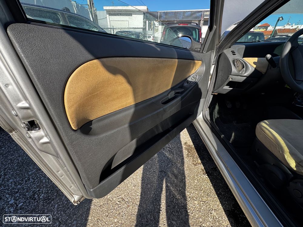 Lancia Y 1.2 16V LS - 5