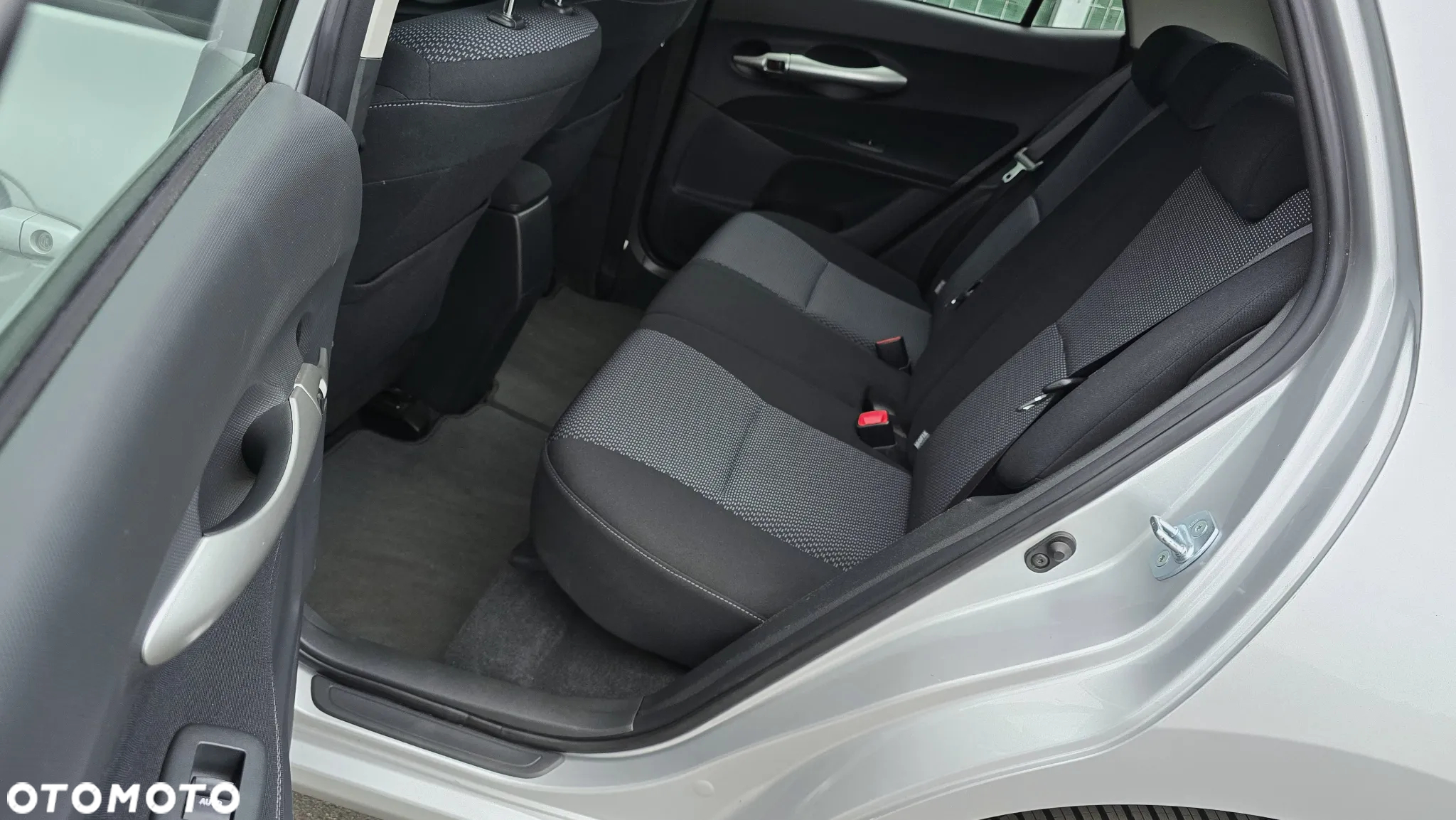 Toyota Auris 1.33 VVT-i Premium Comfort - 25